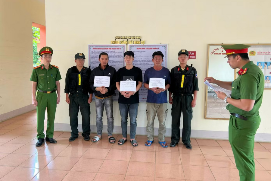 Triệt phá đường dây làm giả giấy tờ quy mô lớn