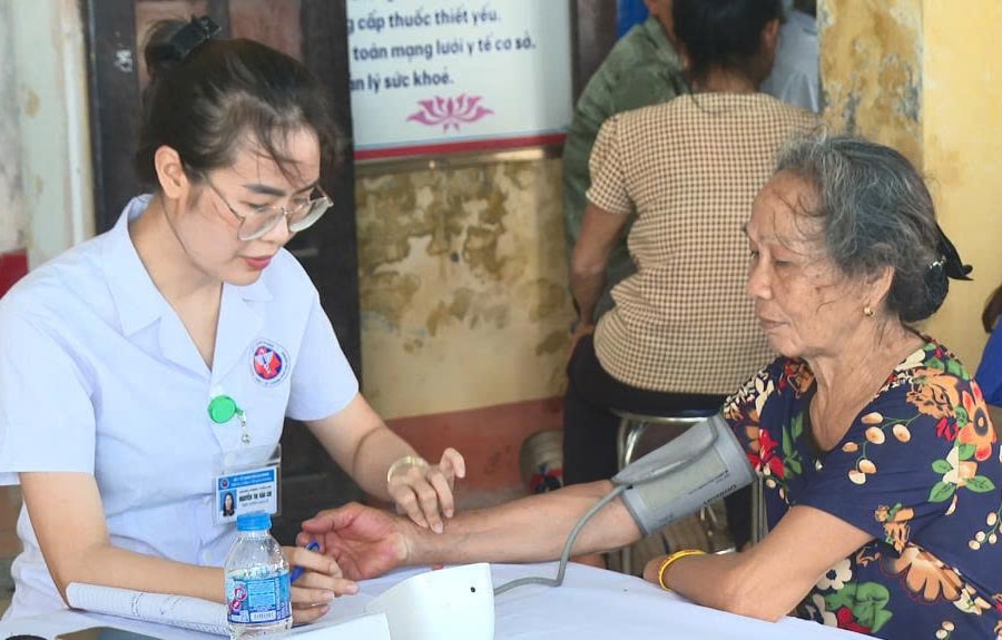 Chăm sóc sức khỏe toàn dân từ tuyến cơ sở