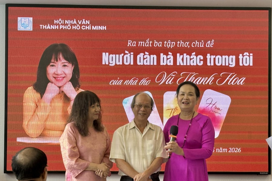 Nhà thơ Vũ Thanh Hoa ra mắt bộ ba tập thơ mới