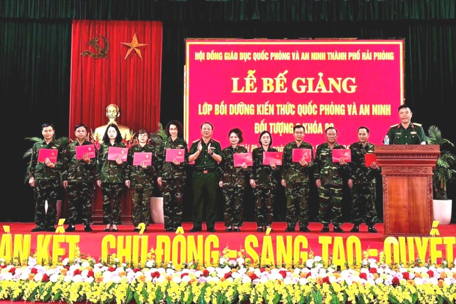 77 cán bộ hoàn thành bồi dưỡng quốc phòng - an ninh
