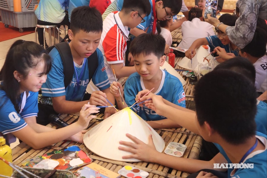 Học sinh Hải Phòng khám phá bảo vật quốc gia qua trải nghiệm sáng tạo