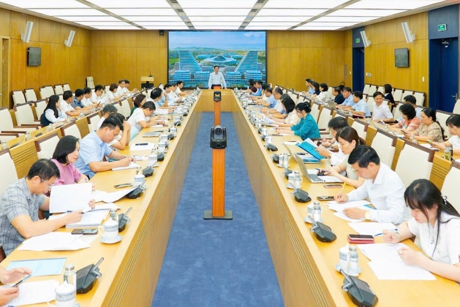 Hai Phong considers reorganizing commune-level specialized departments