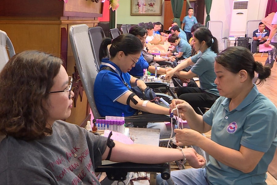 Hơn 200 cán bộ Khối thi đua số 2 tham gia Ngày hội hiến máu tình nguyện