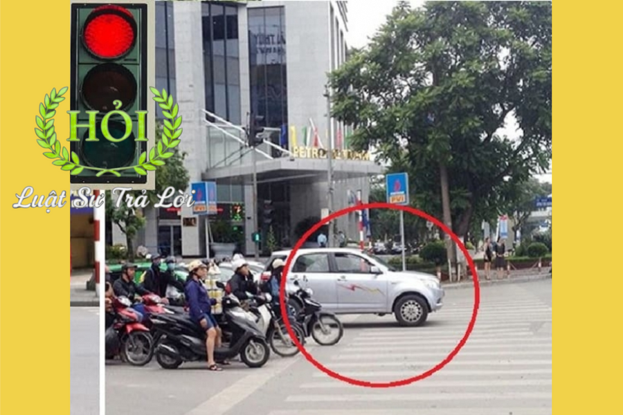 Dừng xe quá vạch khi đèn đỏ rồi lùi lại, có bị xử phạt?