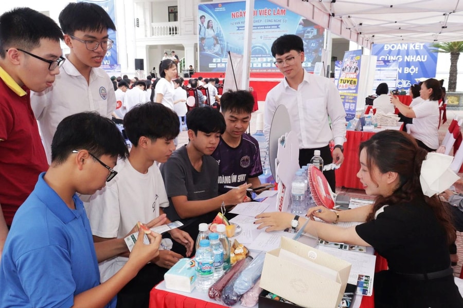 Mở rộng kết nối giúp học sinh, sinh viên định hướng nghề