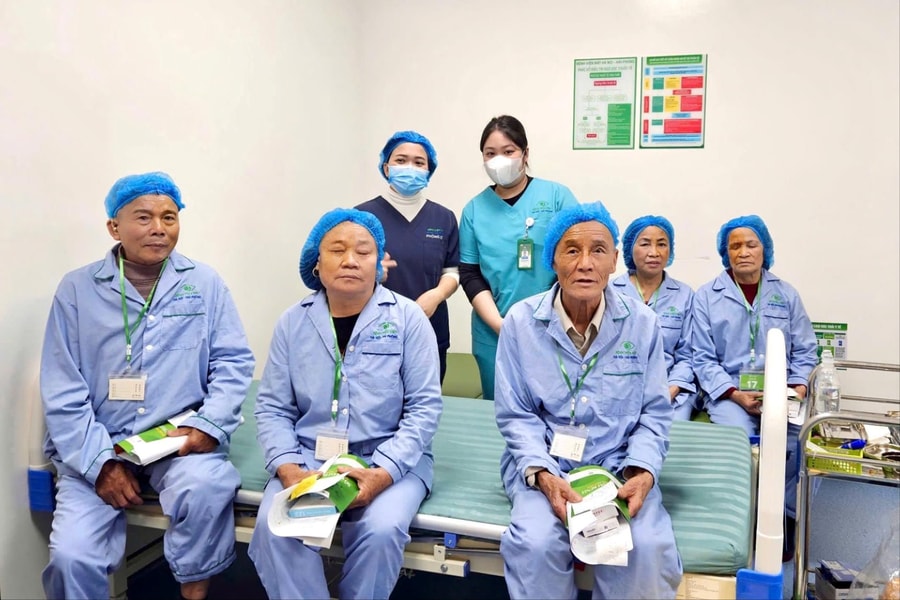 Ánh sáng trở lại từ những ca mổ nghĩa tình
