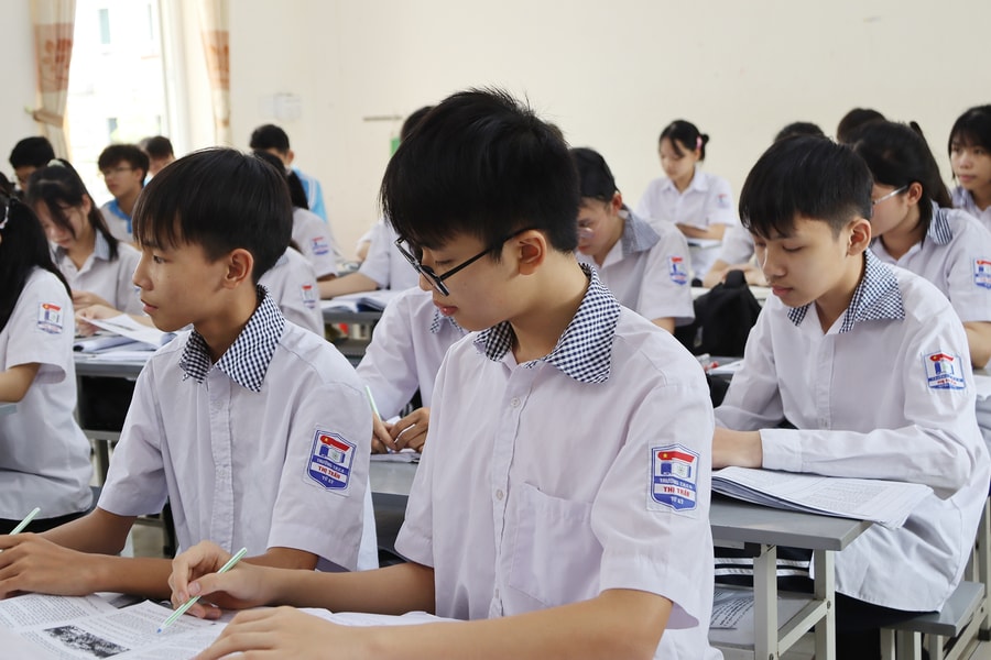Đồng hành cùng con trong mùa thi
