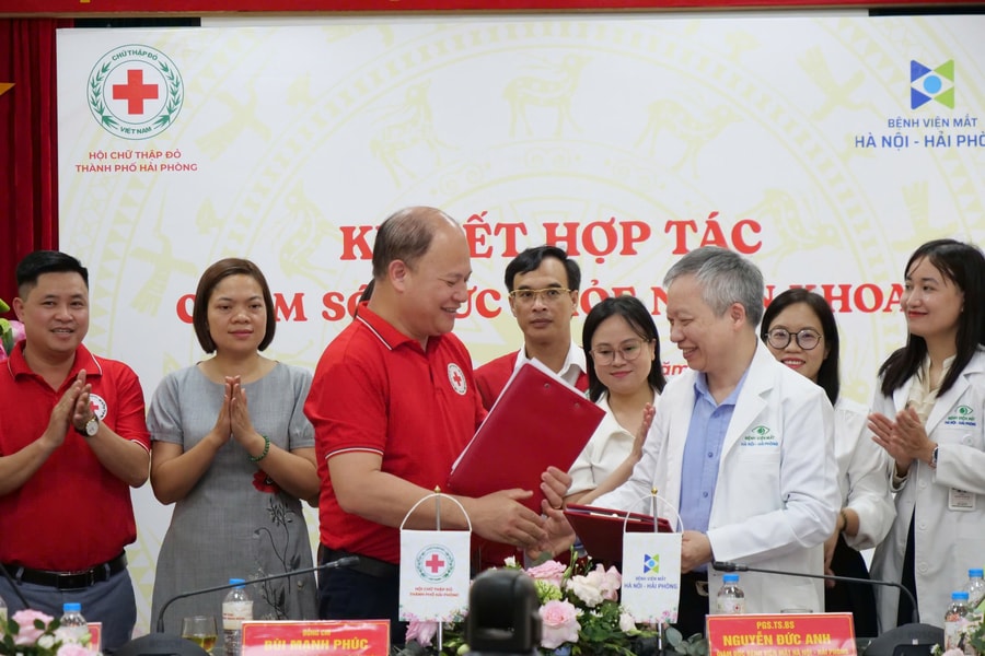 Tặng 10.000 gói khám mắt cho người già, gia đình chính sách