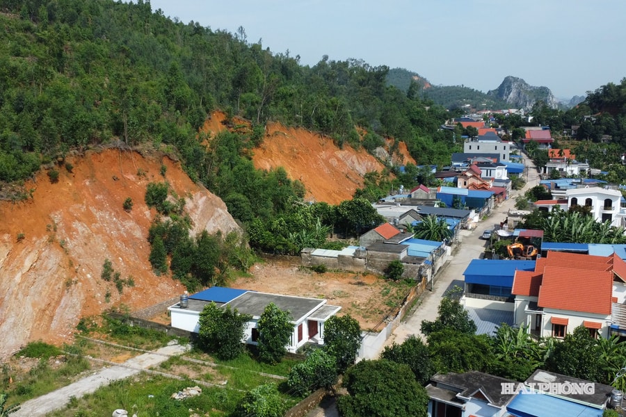 Nơm nớp sống dưới khu vực sạt lở tại núi Đá Vách