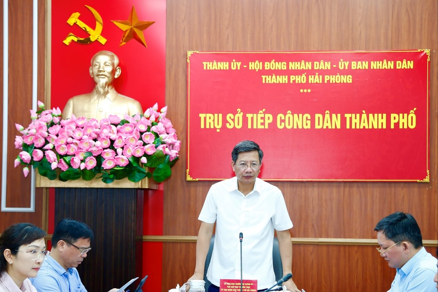 Phó Chủ tịch Thường trực UBND thành phố Lê Anh Quân chỉ đạo giải quyết kiến nghị của công dân