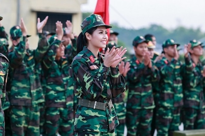 Sinh viên dân sự tốt nghiệp đại học xuất sắc vào quân đội có thể được phong Thượng úy