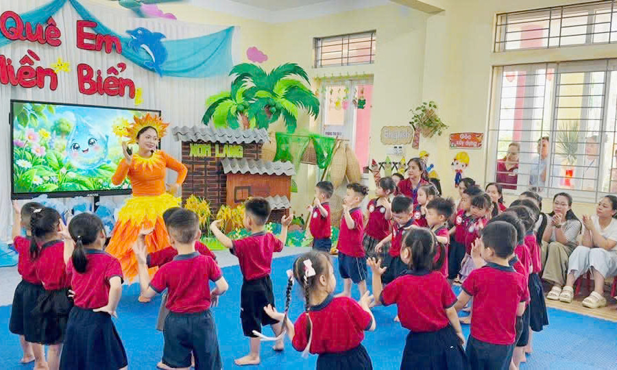 Vững tổ chức Đảng, mạnh chất lượng giáo dục