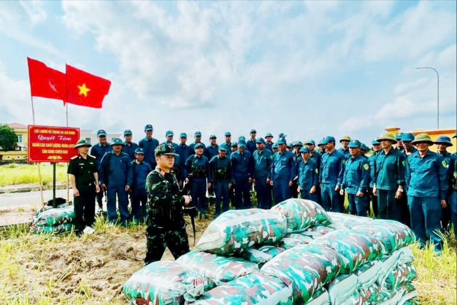 Vững 'pháo đài' quốc phòng từ cơ sở