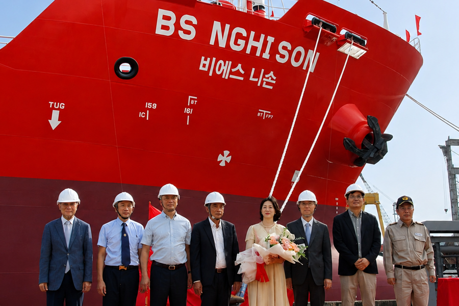 Pha Rung shipyard delivers 13,000-ton oil and chemical tanker