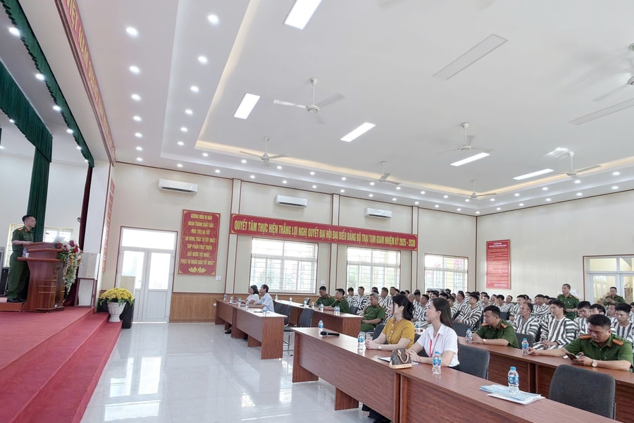 Trao cơ hội cho người lầm lỡ