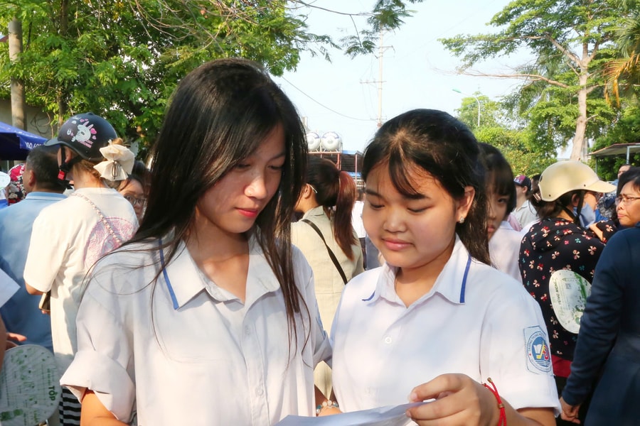 Bên lề kỳ thi tuyển sinh vào lớp 10