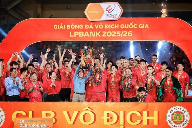 Công an Hà Nội vô địch V-League 2025/26 nhưng cuộc đua trụ hạng vô cùng căng thẳng