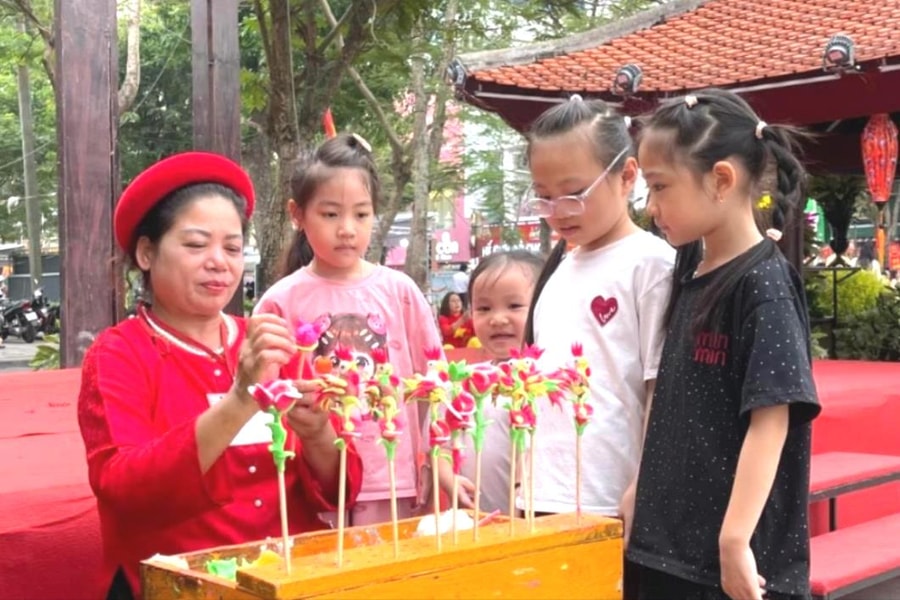 Đừng để điện thoại thông minh thế vai cha mẹ