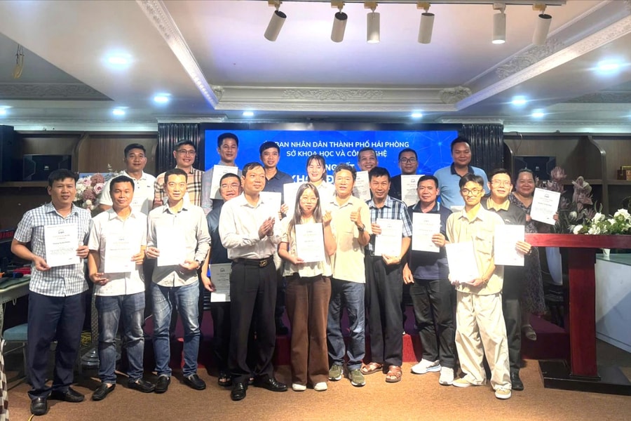 Hỗ trợ doanh nghiệp thúc đẩy chuyển đổi số, sản xuất thông minh