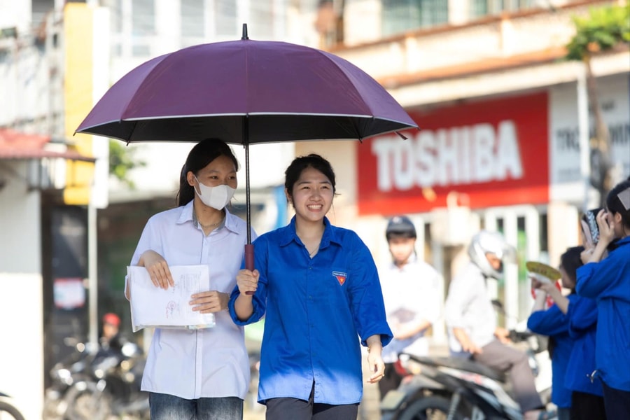 Những hình ảnh về ngày thi thứ hai vào lớp 10 ở Hải Phòng