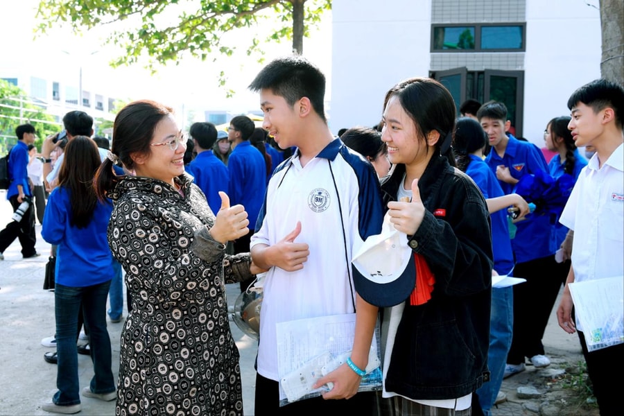 Thí sinh Hải Phòng hoàn thành môn thi toán vào lớp 10