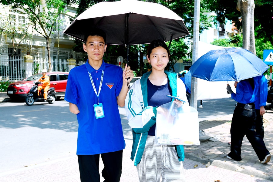 Những khoảnh khắc đẹp trong ngày thi thứ hai vào lớp 10