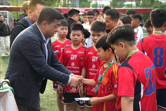 Đam mê bóng đá gắn kết thiếu nhi Việt Nam và Liên bang Nga