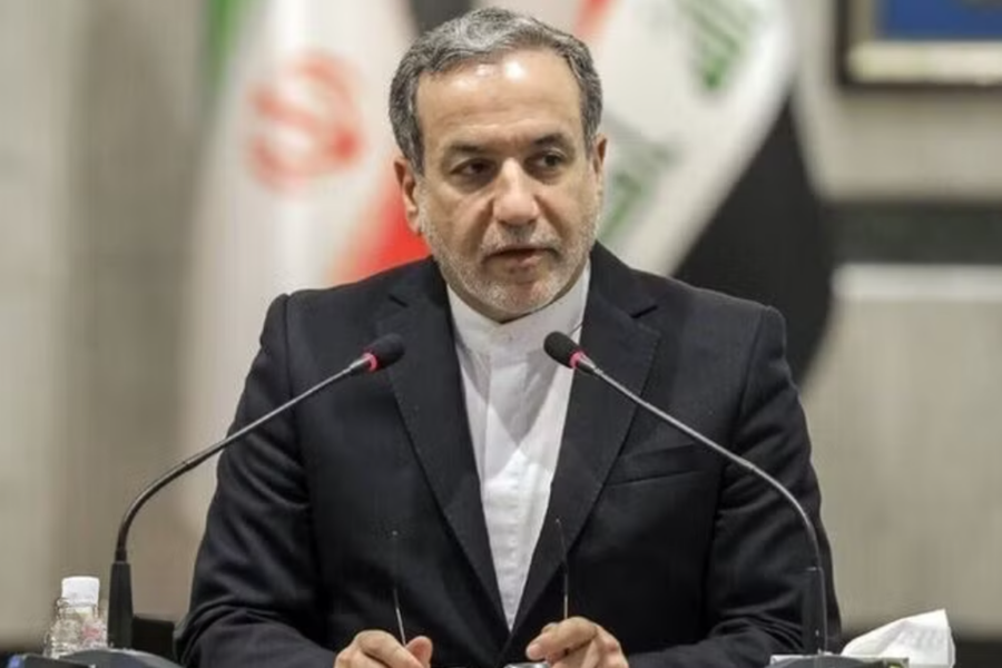 Iran đình chỉ trao đổi với Mỹ, xem xét phong tỏa Eo biển Hormuz