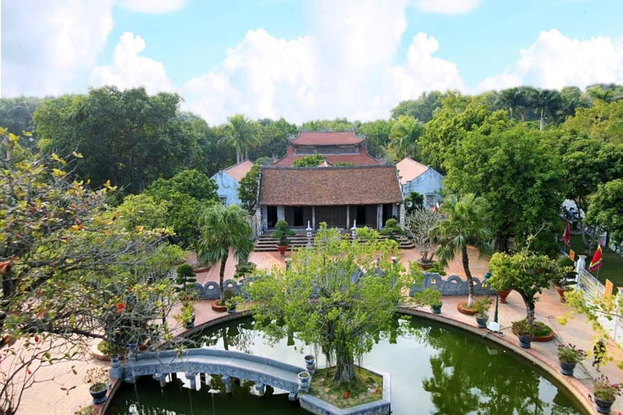 Về miền sấm ký