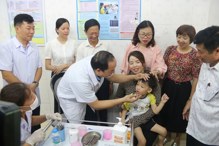 Hơn 125.000 trẻ em được uống vitamin A liều cao đợt 1/2026