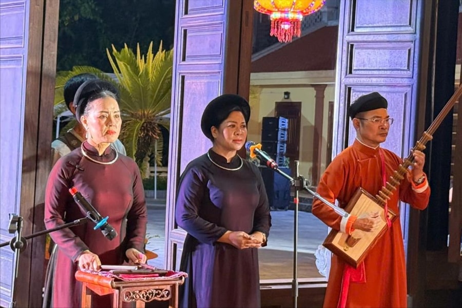 Về An Biên nghe canh hát cửa đình