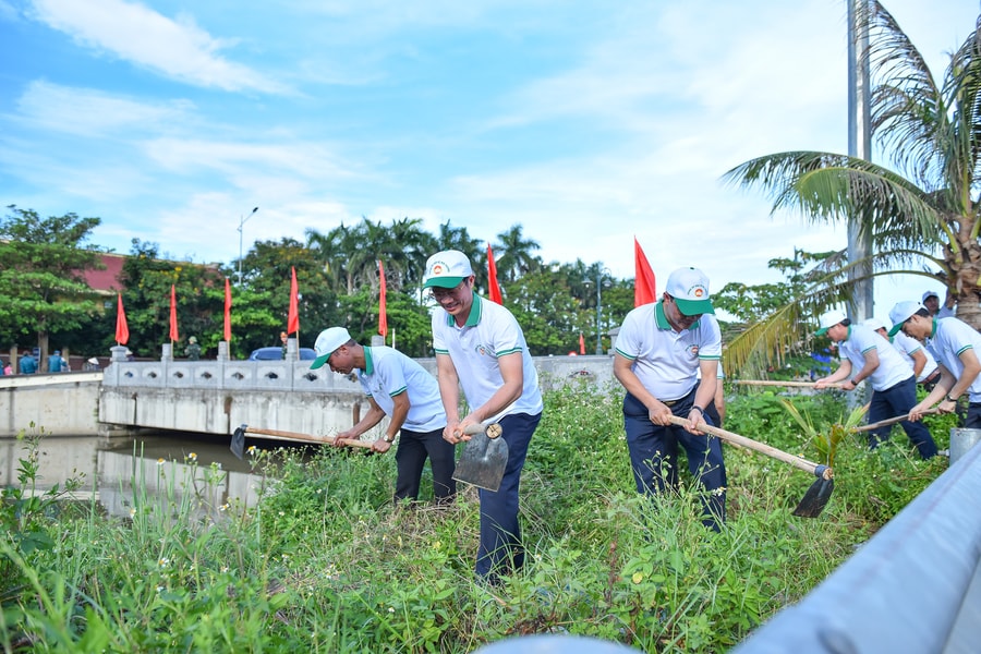 Chung tay làm sạch môi trường, xây dựng thành phố xanh, sạch, đẹp