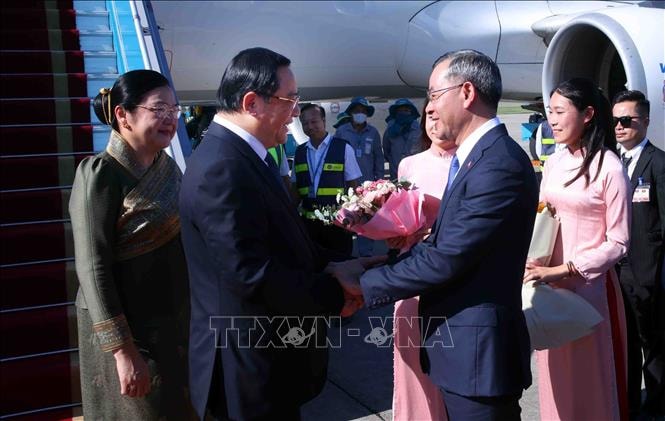 Thủ tướng Lào bắt đầu thăm chính thức Việt Nam và dự AFF 2026