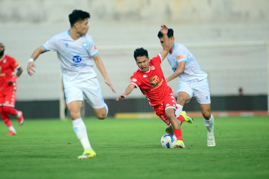 Hải Phòng FC chia điểm vòng cuối, khán giả tri ân thầy Chu Đình Nghiêm