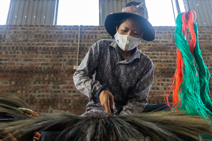 Giữ lửa trăm năm làng nghề chổi chít Mật Sơn
