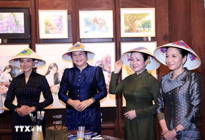 Phu nhân Thủ tướng các nước ASEAN đến thăm Văn Miếu - Quốc Tử Giám