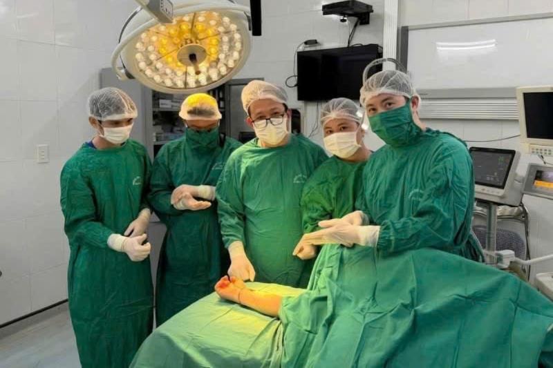 Bệnh viện Hữu nghị Việt Tiệp nối thành công bàn tay bị đứt rời