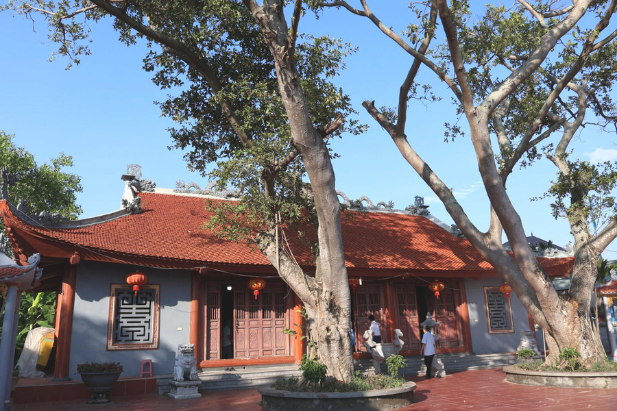 Về làng Vạc, thăm nghè Hoạch Trạch