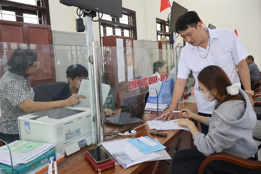 Quy định khung số lượng, tên gọi các phòng chuyên môn thuộc UBND cấp xã