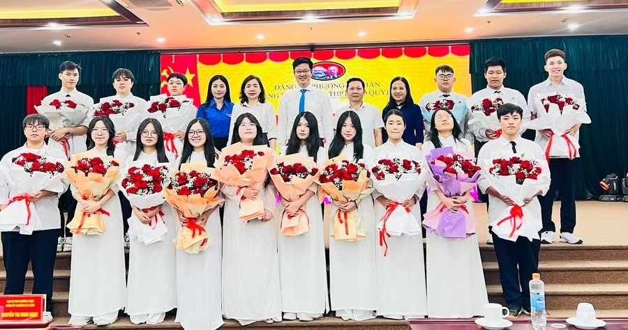 Nhân những 'hạt giống đỏ' cho Đảng từ trong trường THPT