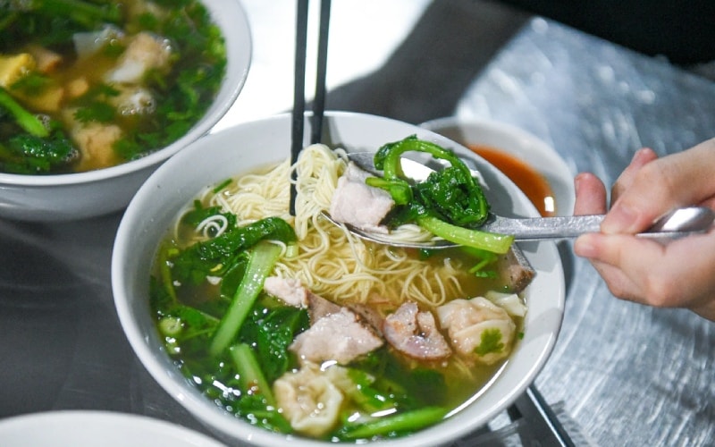 'Mì chờ' Hải Phòng, đợi lâu vẫn đông khách