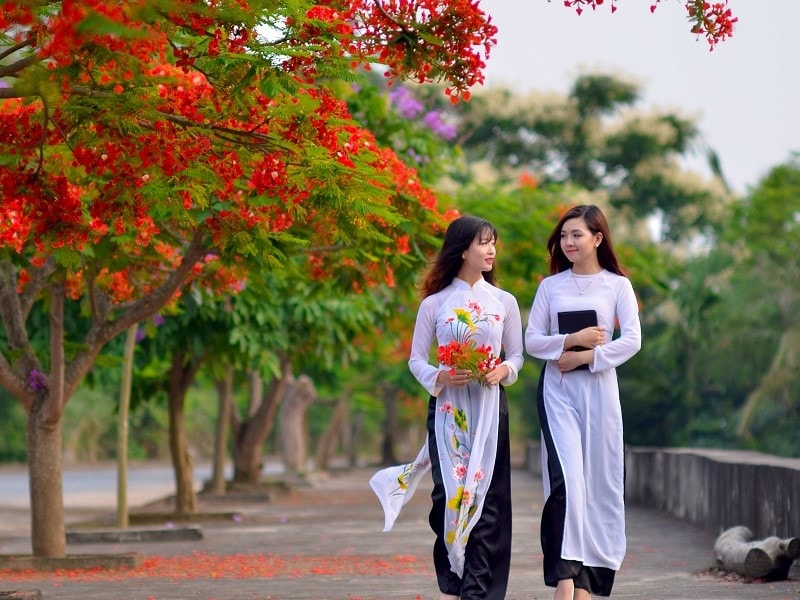 Nồng nàn tháng sáu