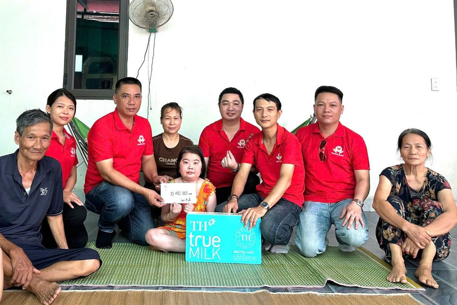 Câu lạc bộ Từ thiện Trái tim sao vàng hỗ trợ nữ sinh mắc bệnh hiểm nghèo