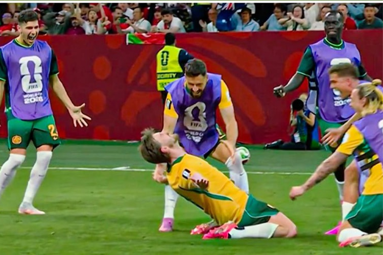Đánh bại Thổ Nhĩ Kỳ 2 - 0, Australia khởi đầu World Cup 2026 đầy ấn tượng