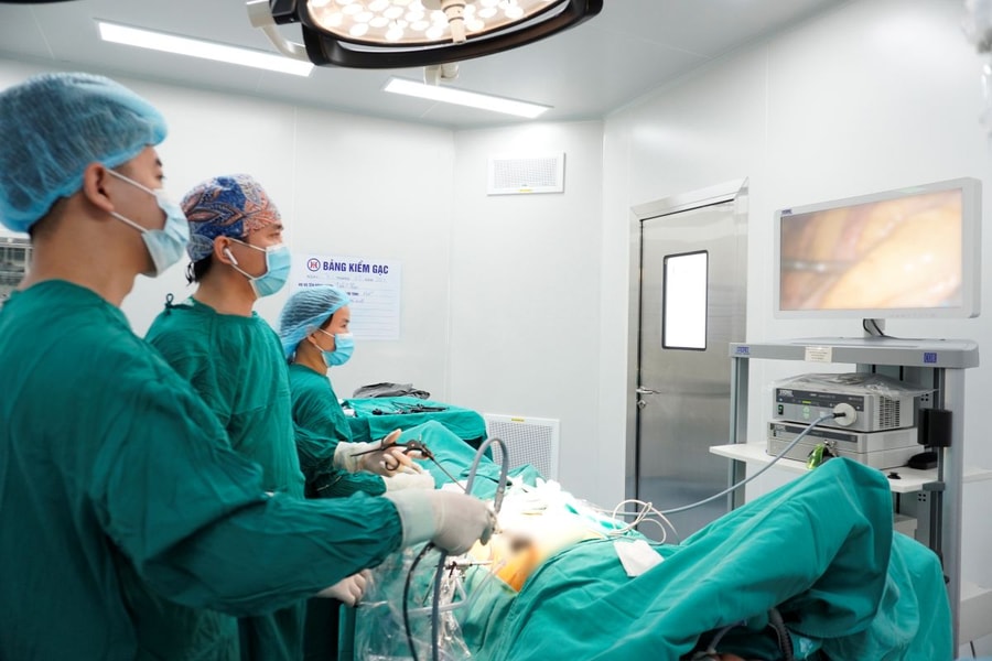 Phẫu thuật nội soi cứu bệnh nhân thủng túi thừa đại tràng