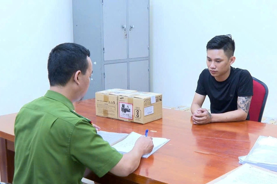 Bắt nhóm đối tượng lấy trộm hơn 150.000 viên pin sạc tại khu công nghiệp