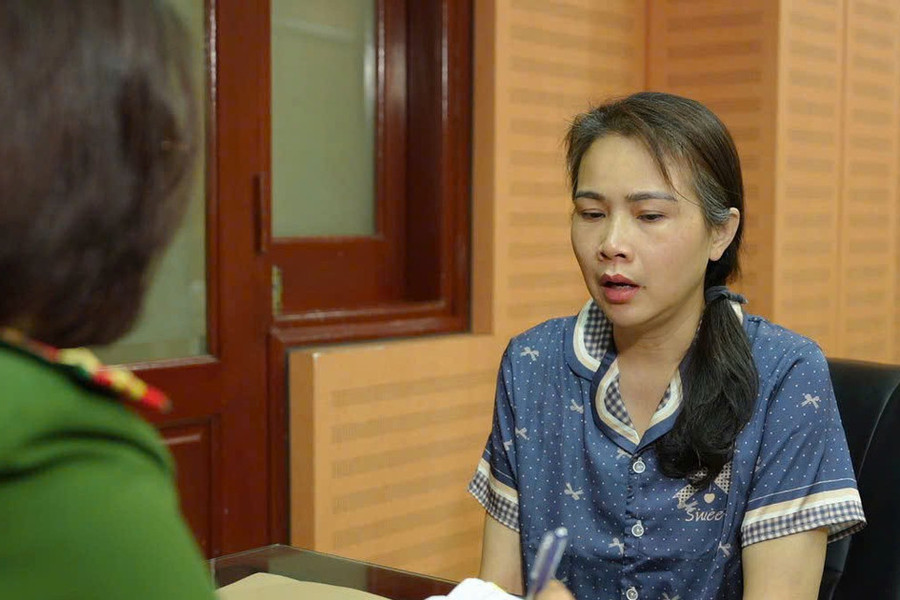 Khởi tố 2 bị can trong vụ buôn lậu hơn 10.000 tấn chân gà nhập khẩu