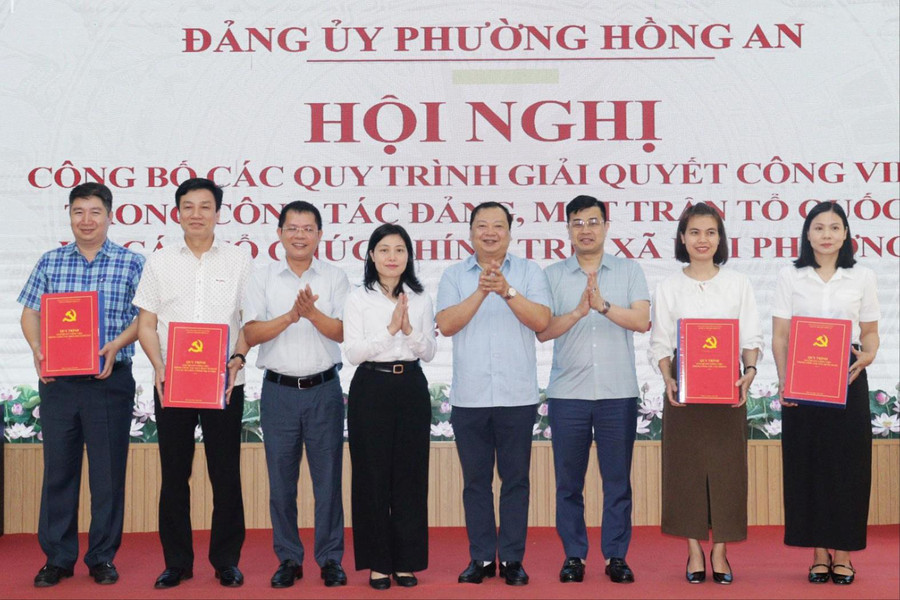 Đảng ủy phường Hồng An áp dụng bộ tiêu chuẩn ISO giải quyết công việc