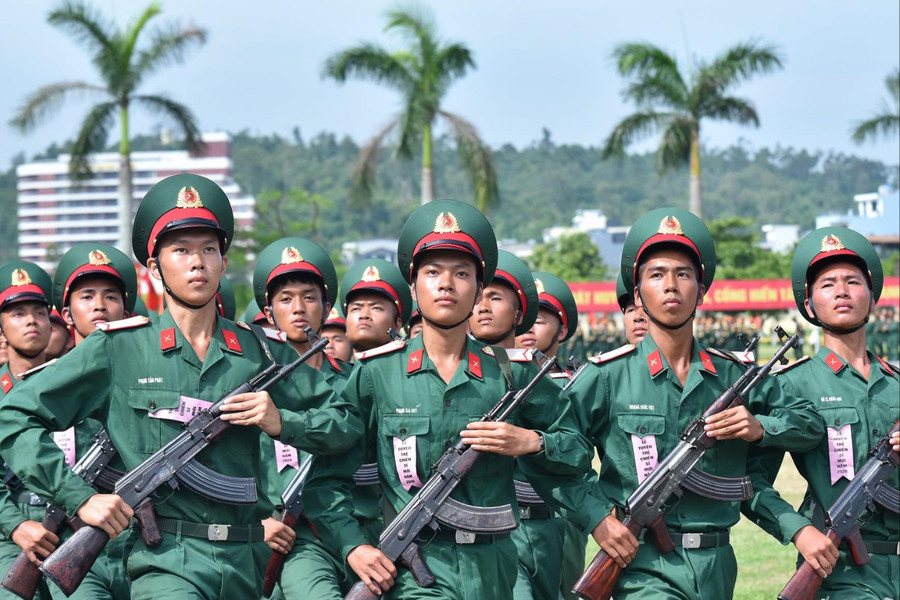 Phong quân hàm thượng úy nếu sinh viên tốt nghiệp đại học xuất sắc vào biên chế trong Quân đội