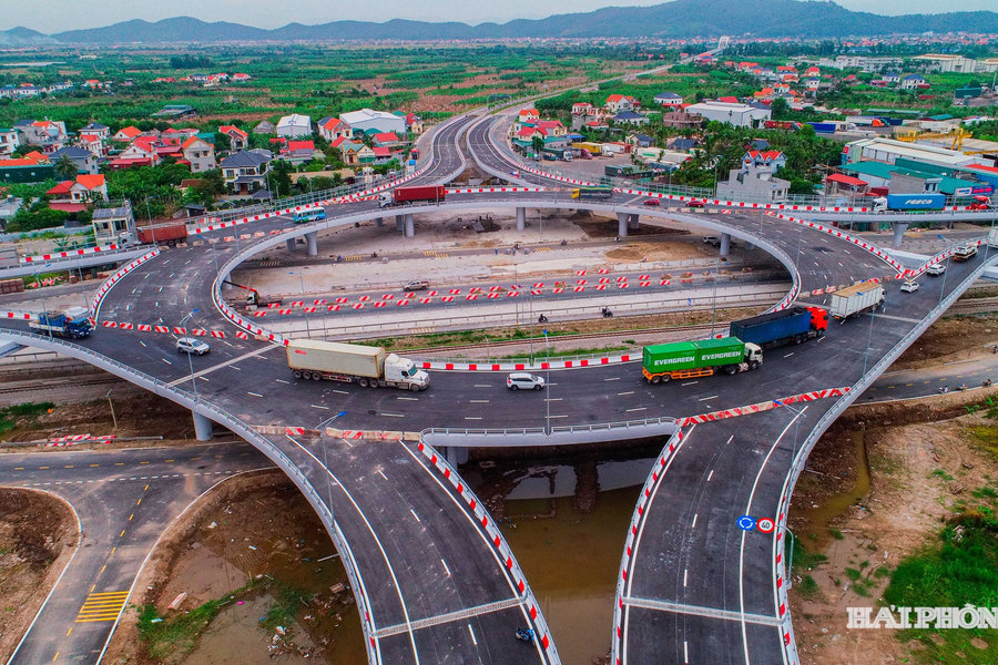 Trillion - VND interchange in Hai Phong nearing completion